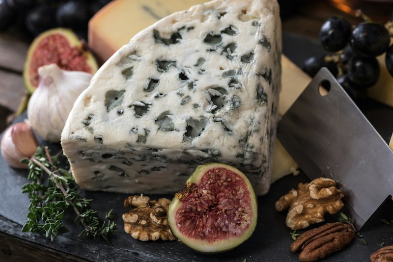 Geleneksel Şirden Mayalı 18 Ay Mağarada Dinlendirilmiş Kars Eski Kaşarı (1 Kg)